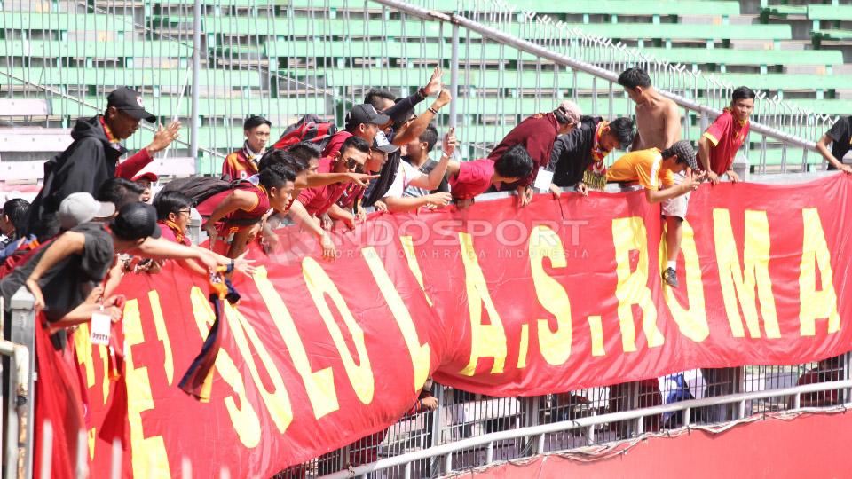 Romanisti Indonesia tetap setia mendukung Totti dkk, sejak kedatangan Serigala Roma Jumat (24/07/15).